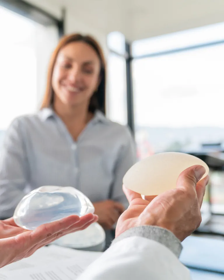 breast-implants-what-768×961
